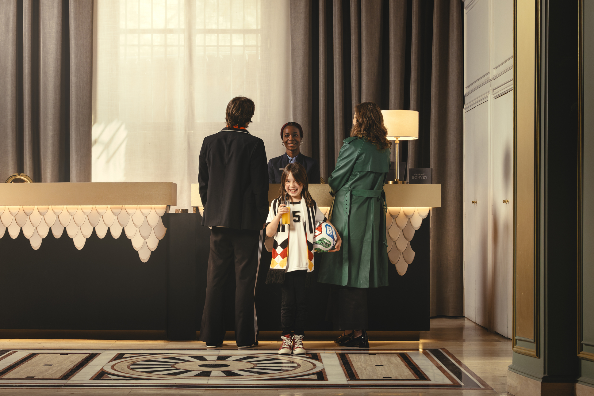 อาลิง โฮลัน และ วีนีซียุส ฌูนีโยร์ ร่วมเป็นพรีเซนเตอร์ในแคมเปญใหม่ของ แมริออท บอนวอย และ วีซ่า “เพื่อแฟนบอลทั่วโลก” (For Fans, Everywhere) ก่อนการแข่งขันฟุตบอลโลก ฟีฟ่า เวิลด์ คัพ 2026 (FIFA World Cup 2026™)