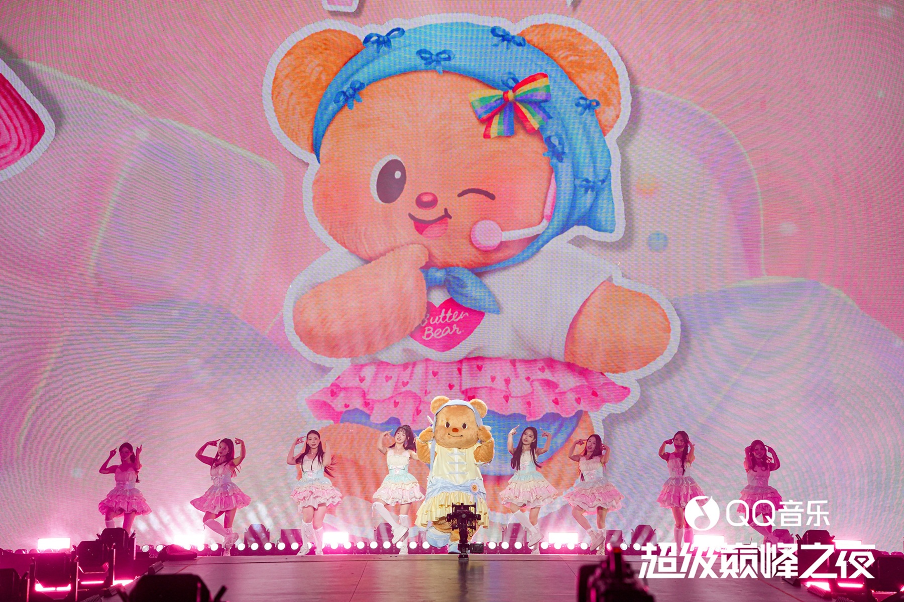 “น้องเนย Butterbear” เฉิดฉายบนเวทีโลก คว้ารางวัลใหญ่บน QQ Music TOP MUSIC NIGHT 2026 ตอกย้ำกระแสโกอินเตอร์ พร้อมเตรียม Fan Meeting ครั้งที่ 2 ในไทย มิถุนายนนี้