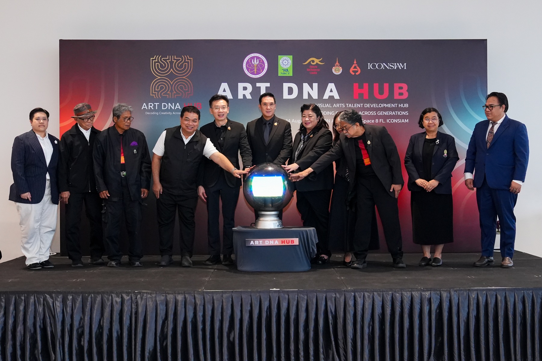 ไอคอนสยาม ชวนถอดรหัส “Art DNA” ผ่าน ART DNA HUB เปิดคลังองค์ความรู้ด้านทัศนศิลป์ ถ่ายทอดแรงบันดาลใจจากศิลปินไทยสู่คนรุ่นใหม่